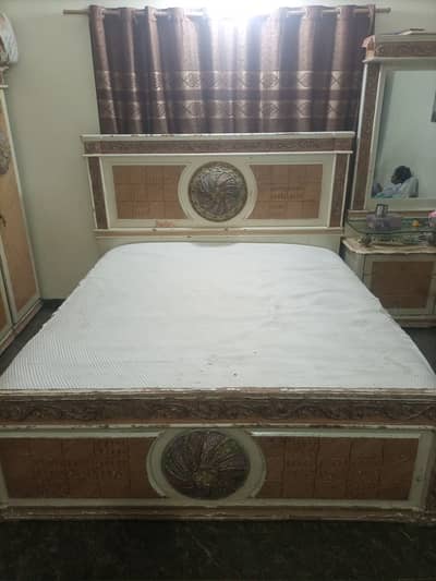 Bedroom Set for Urgent Sell 8/10 Condition