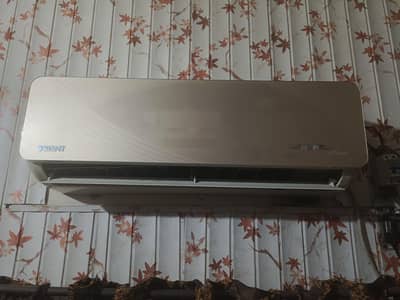 Non Invertor 1 Ton Orient A. C Running condition