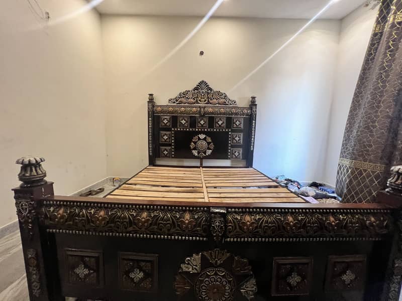 King bed 0