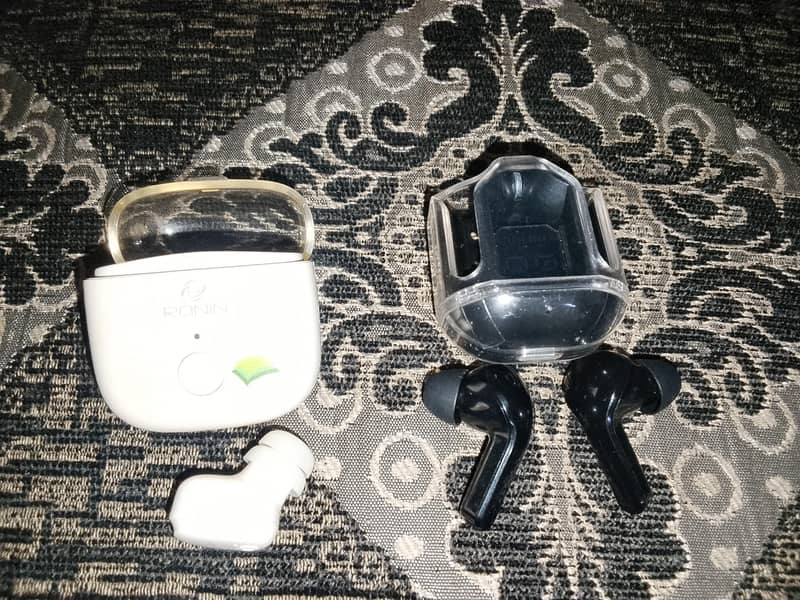 two earbuds bundle 1
