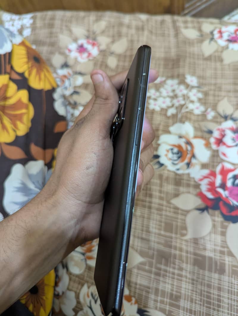 One Plus 10 Pro 4