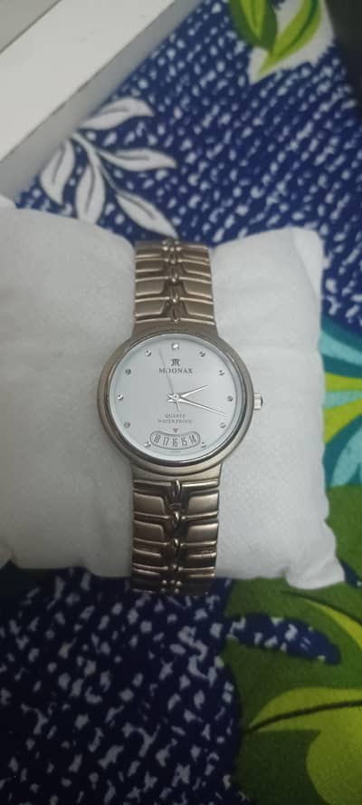 MOONAX (QUARTZ)