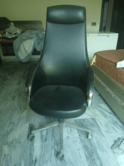 high back exective office chair Offisys master