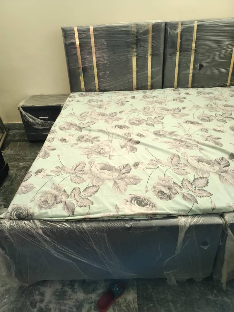 Single beds with side table 2