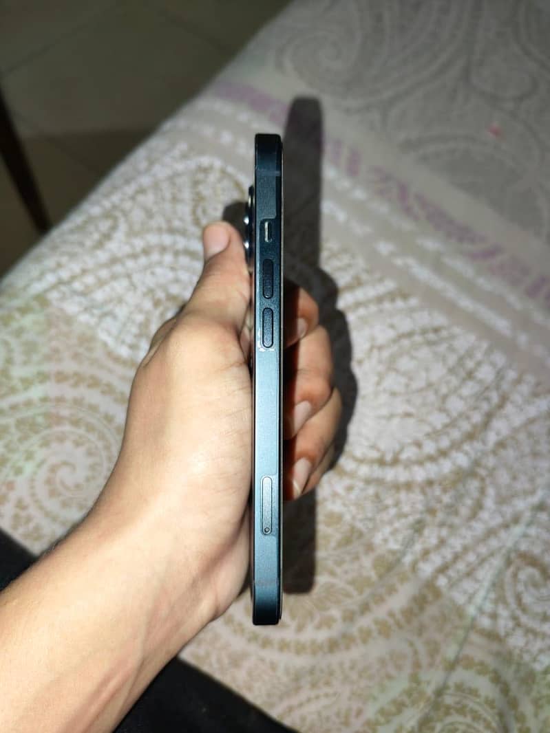 Apple iPhone 13 1
