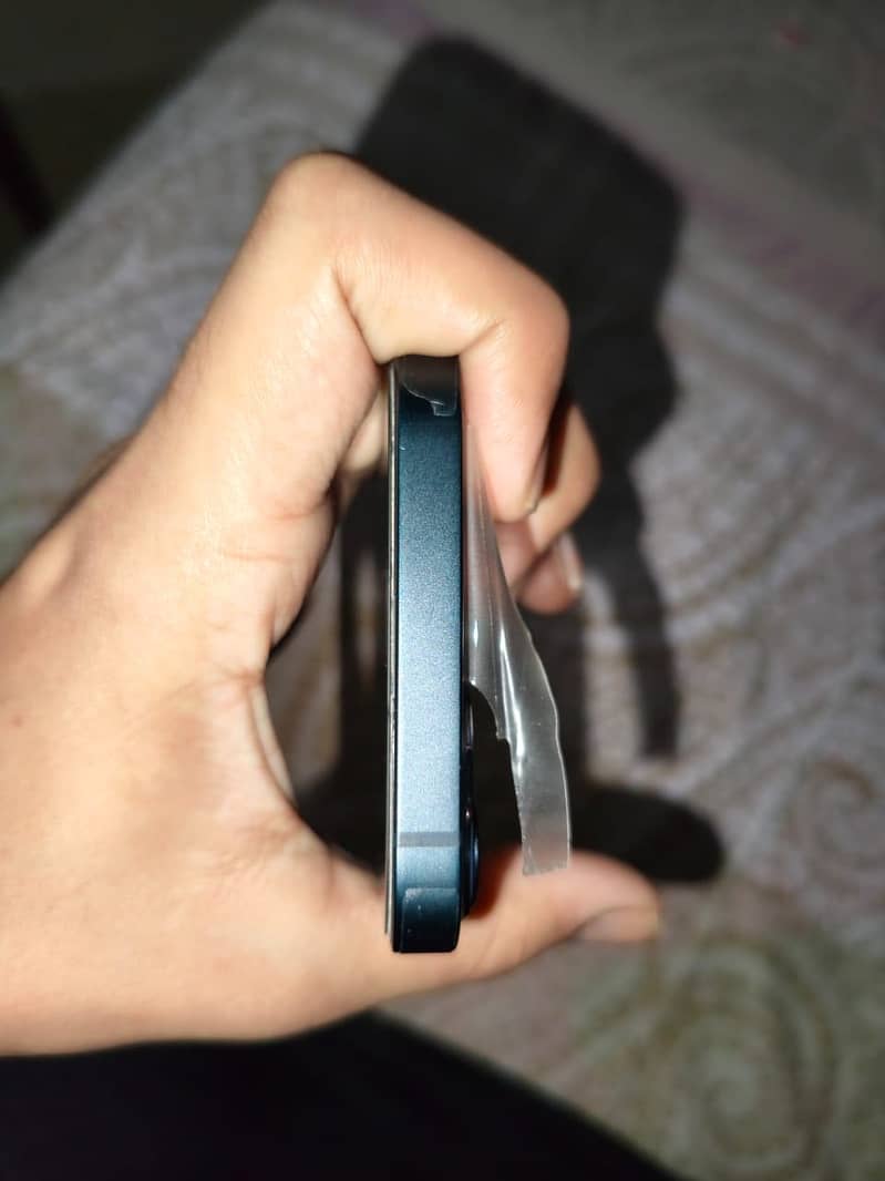 Apple iPhone 13 2