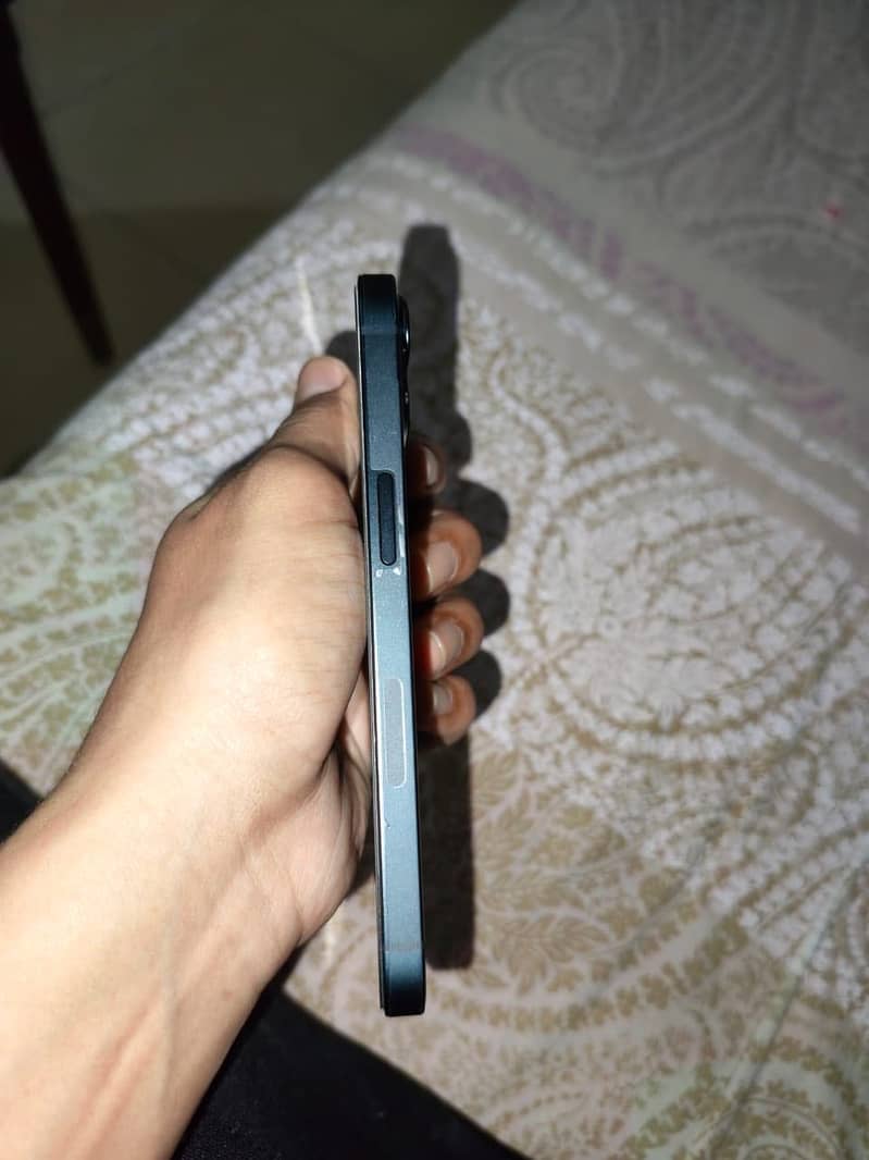Apple iPhone 13 4
