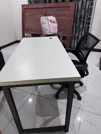 Workstation tables and chairs - Office table and chairs