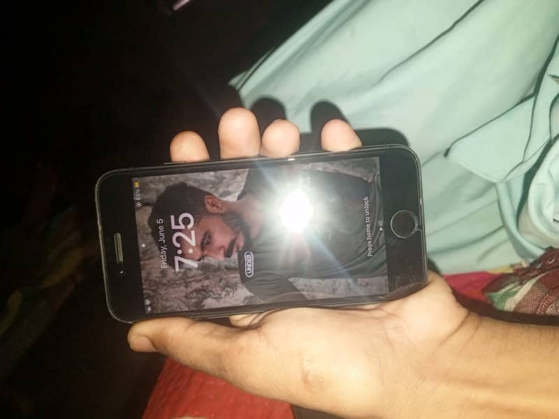 Apple iPhone 8 1