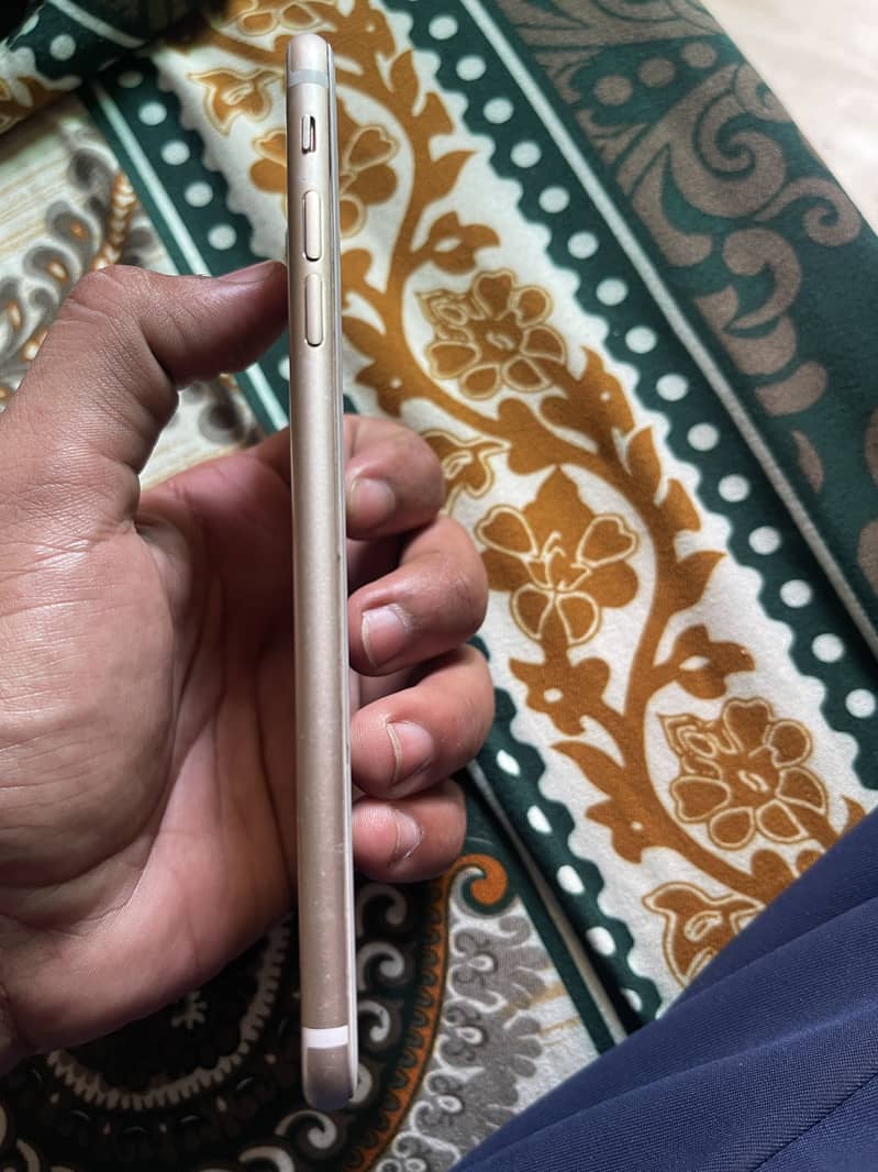 Apple iPhone 7 Plus 0