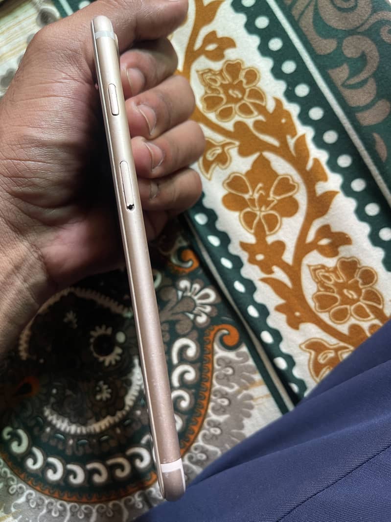 Apple iPhone 7 Plus 3