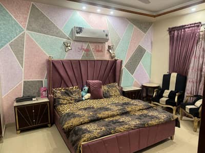 Canal road Officers colony no 1 madinatown 8 Marla house for rent 03018660465