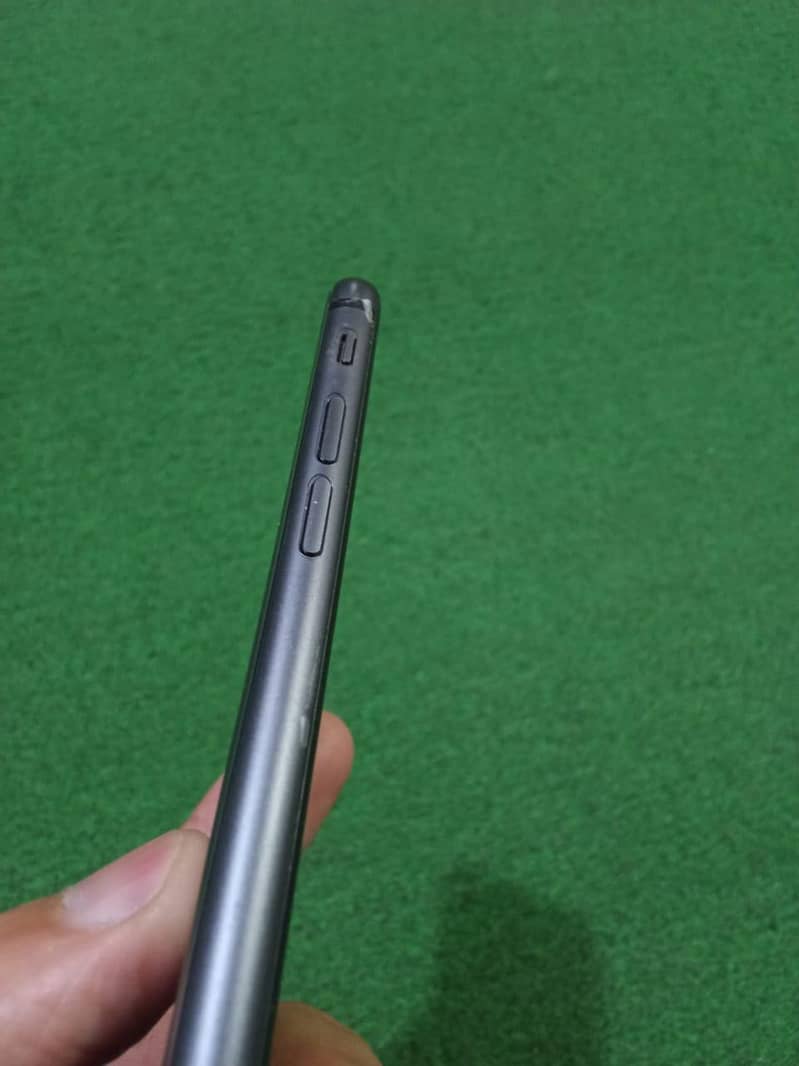 Apple iPhone 8 Plus 1
