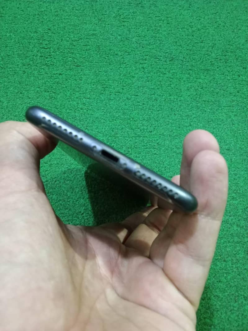 Apple iPhone 8 Plus 4