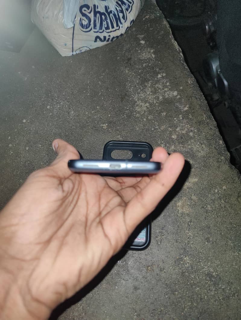 Google Pixel 8 4