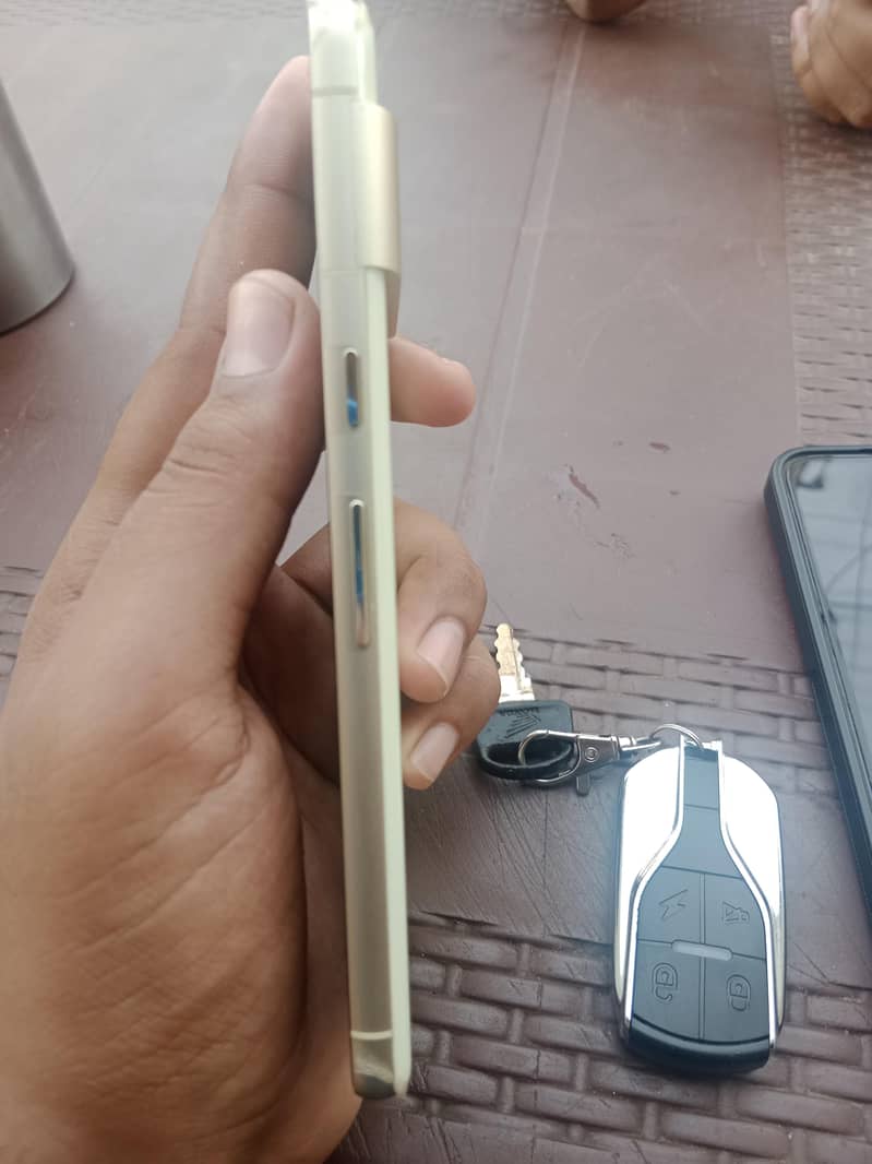 Google Pixel 7 4