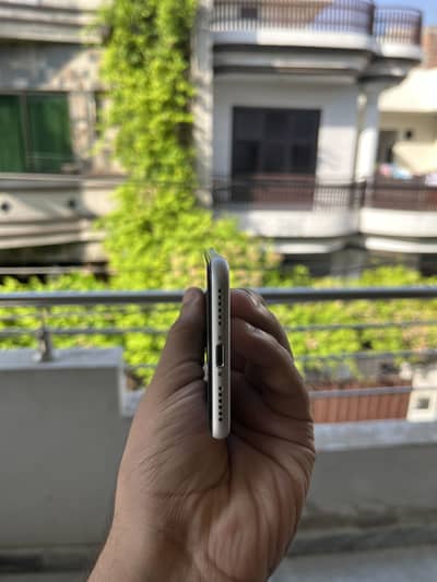 Apple iPhone SE