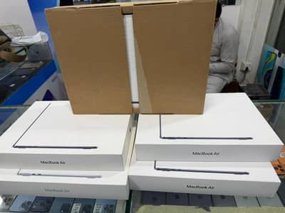 MacBook Air M5  chip 13.6 inch 16 GB ram /512/.  MacBook neo 8/256/512