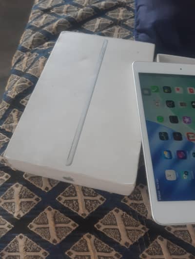 I pad mini 5 for sale 64gb with box only