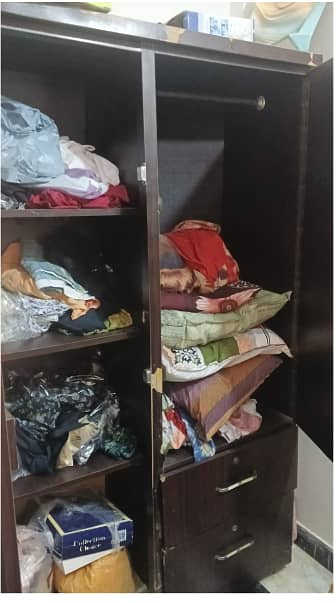 Almari, dressing table 0