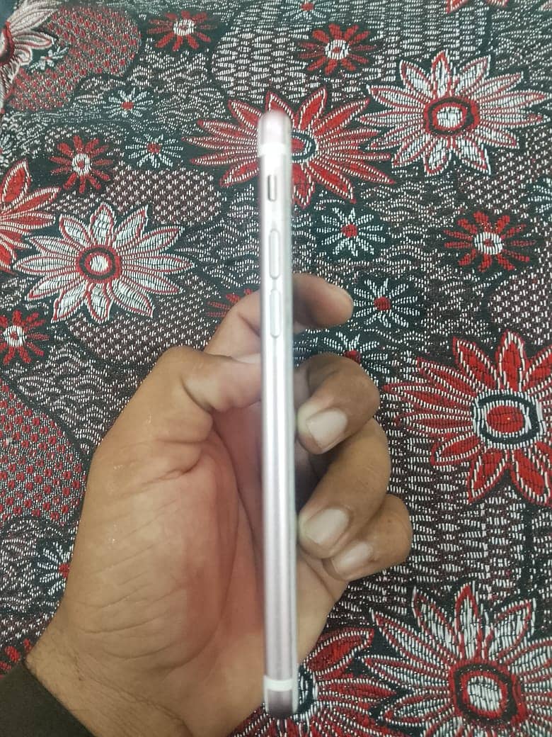 Apple iPhone 7 1