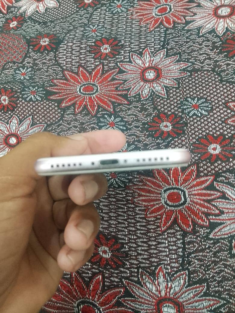 Apple iPhone 7 3