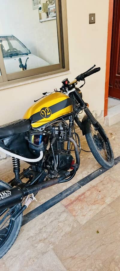 Cafe racer / 250cc / moño shock install / powerful bike