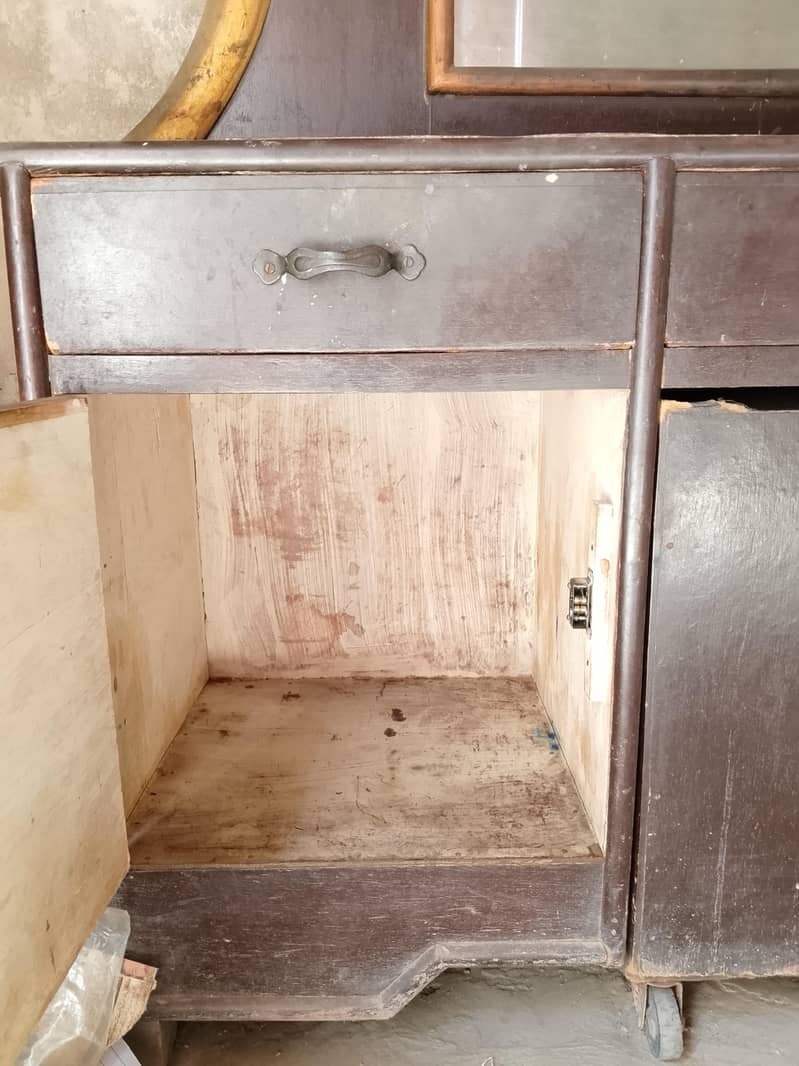 Dressing Table 4
