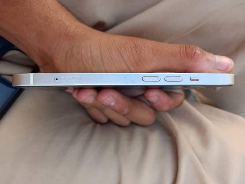 iPhone 13 3