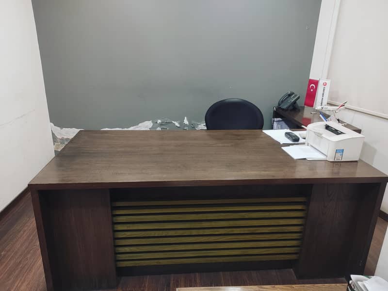 Executive Table 0
