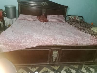 I am selling Bed set with sides tables/ mattress  & dressing table