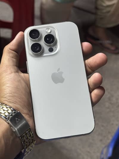 Apple iPhone 16 Pro jv
