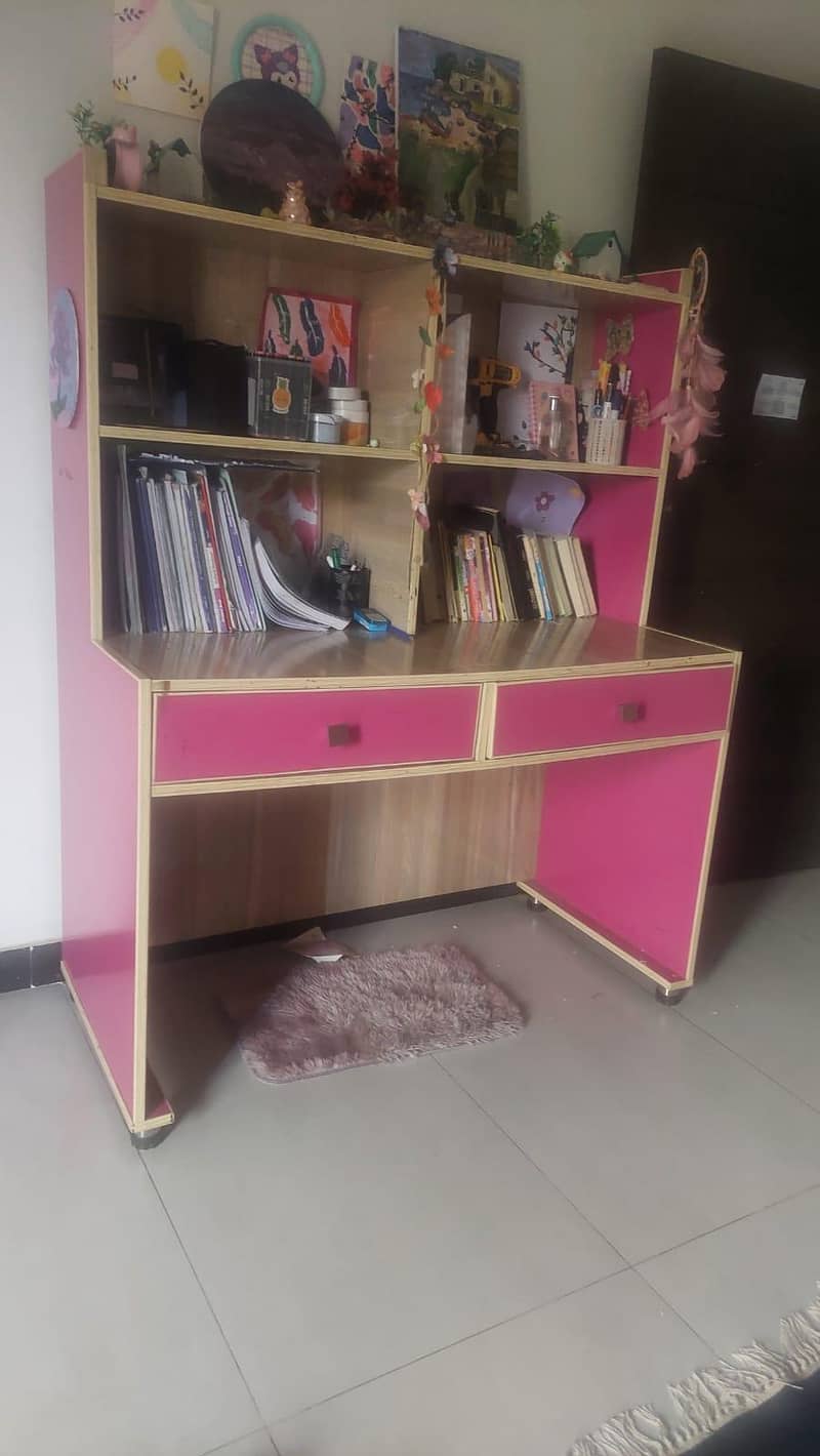 Kids Study Table. 1