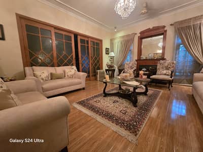 very best location ever in cantt Lahore cantt abid majeed road