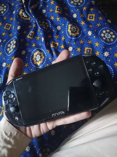 Ps vita model (2000) price negotiable