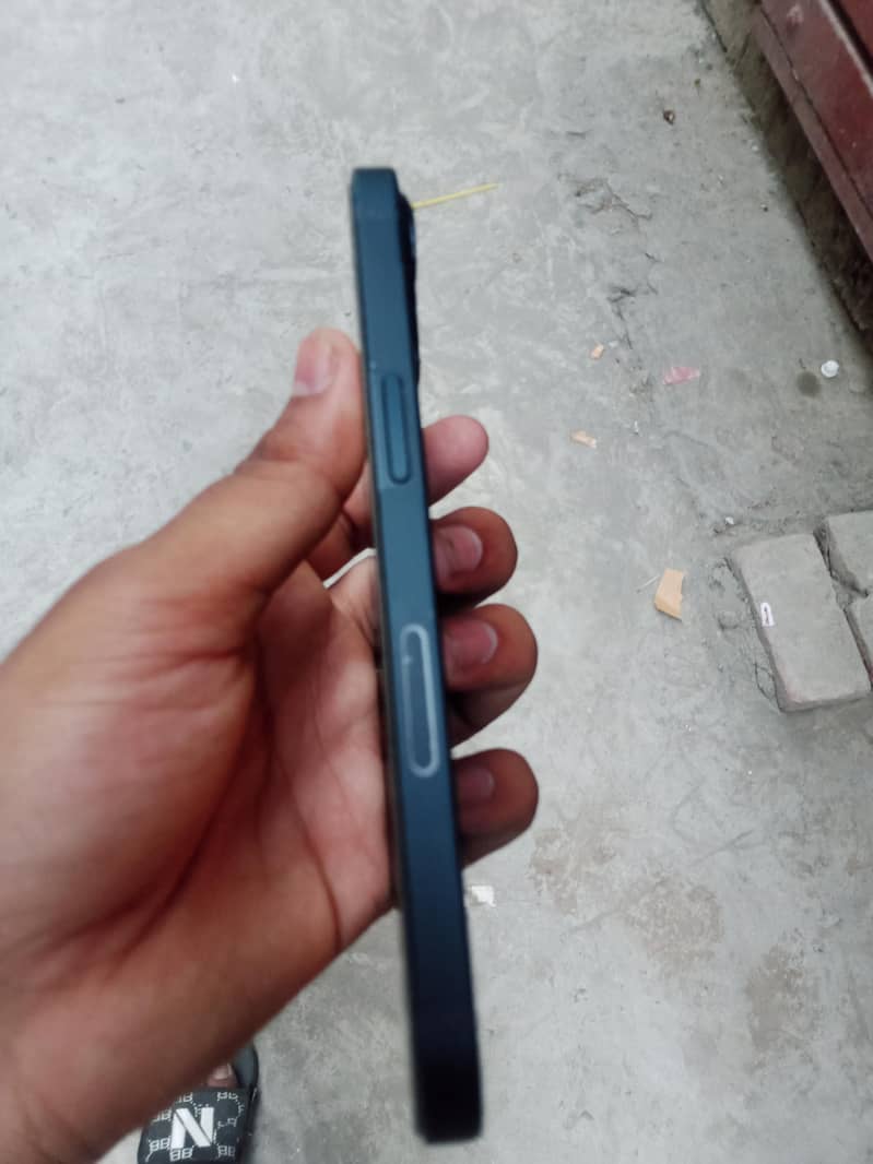 Apple iPhone 13 1