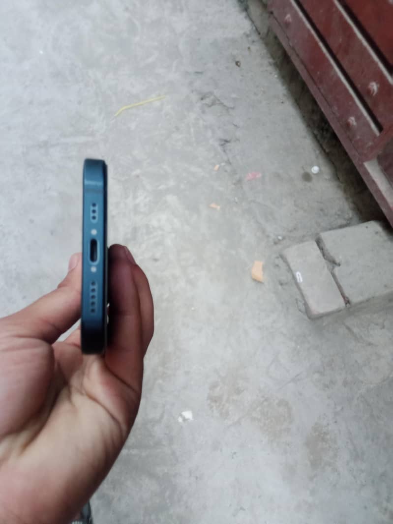 Apple iPhone 13 3