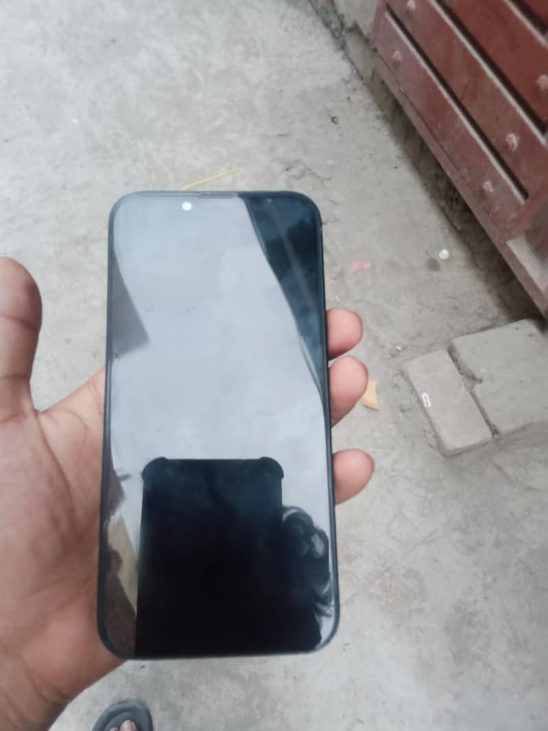 Apple iPhone 13 5