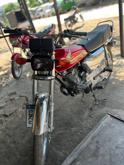 cg 125 se 21 model full okay bike ha mery name py ha