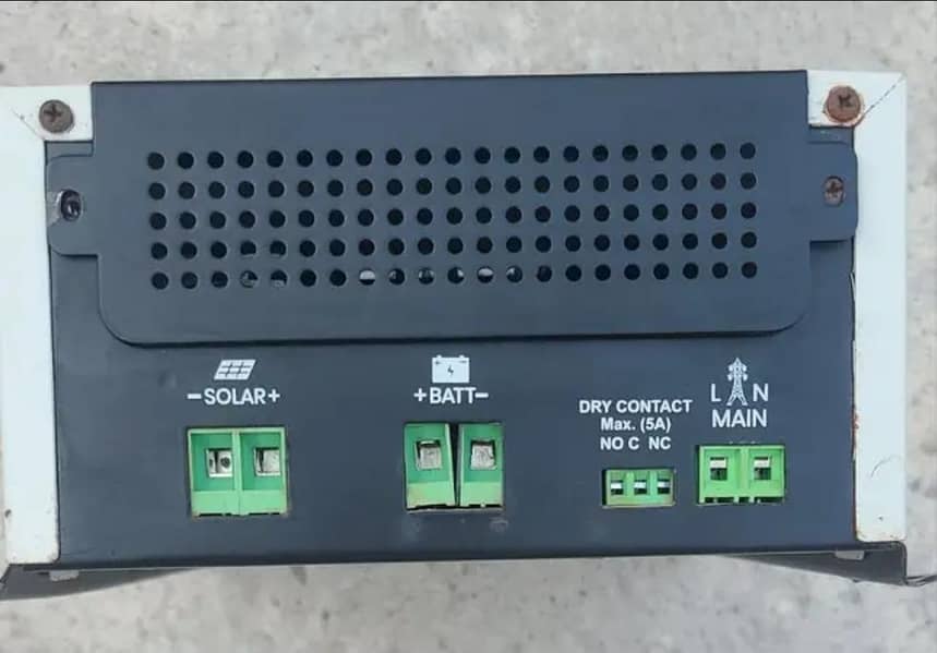 SIMTEK MPPT SOLAR CHARGE CONTROLLER 100A 2