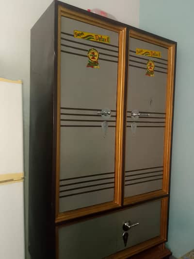 Used Iron Almirah for Sale – Good Condition