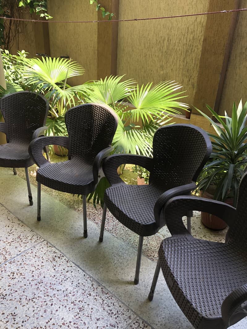chairs 0