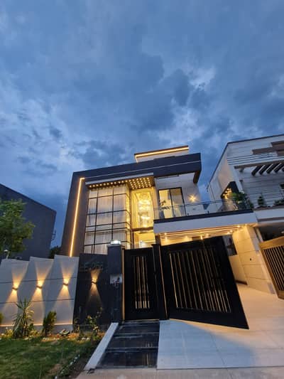 10 Marla Legacy House For Sale