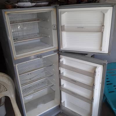 Dawlance medium size fridge for sale