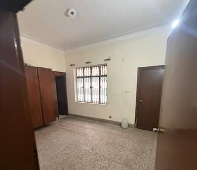 10 Marla House For sale In Allama Iqbal Town