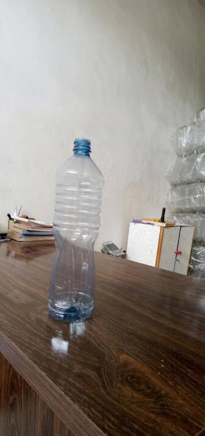 Plastic bottles, pack of 60 for sale 1.5 litre for kids