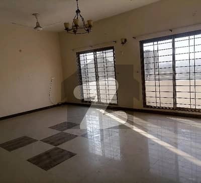 Spacious 3000 Square Feet Flat Available For sale In Askari 5 - Sector E