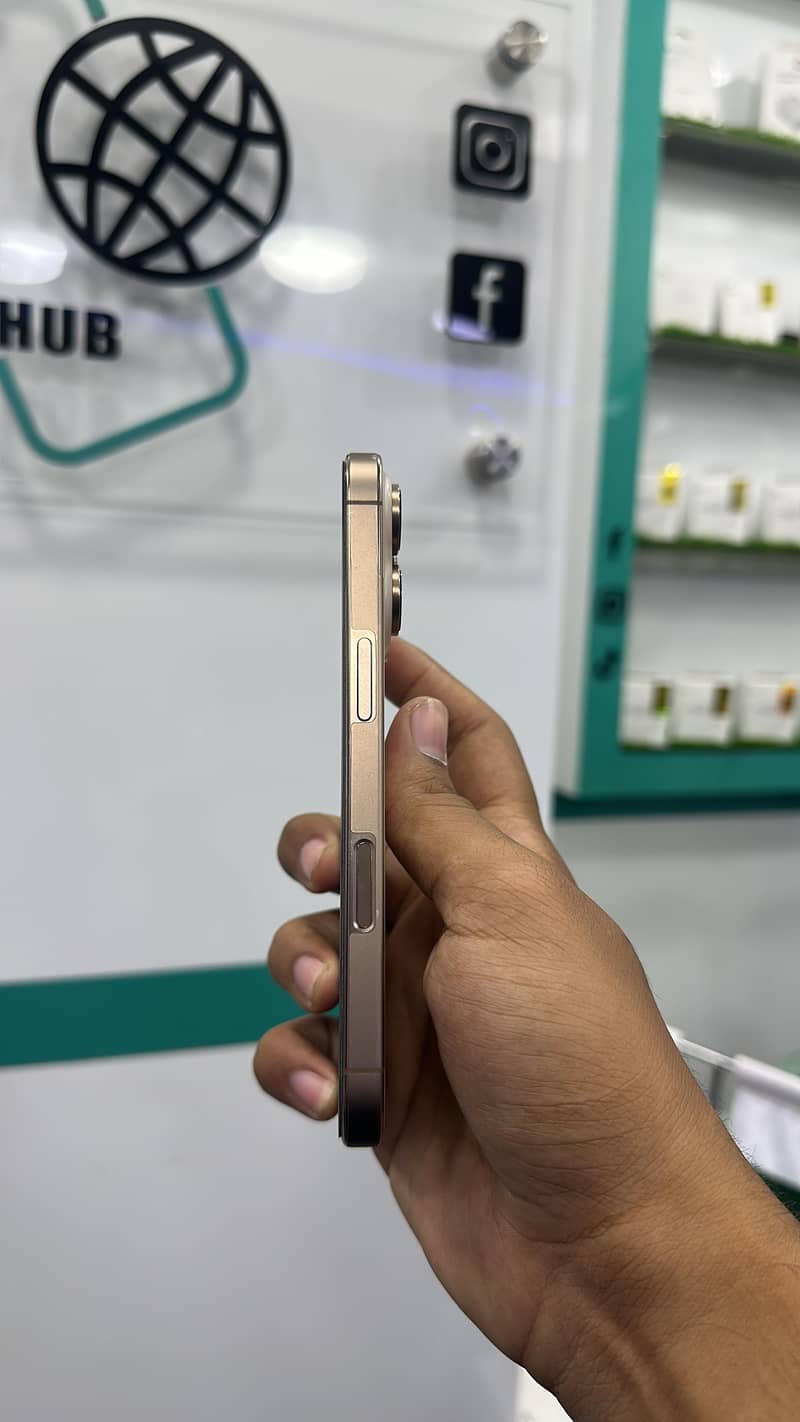 Apple iPhone 16 Pro 8