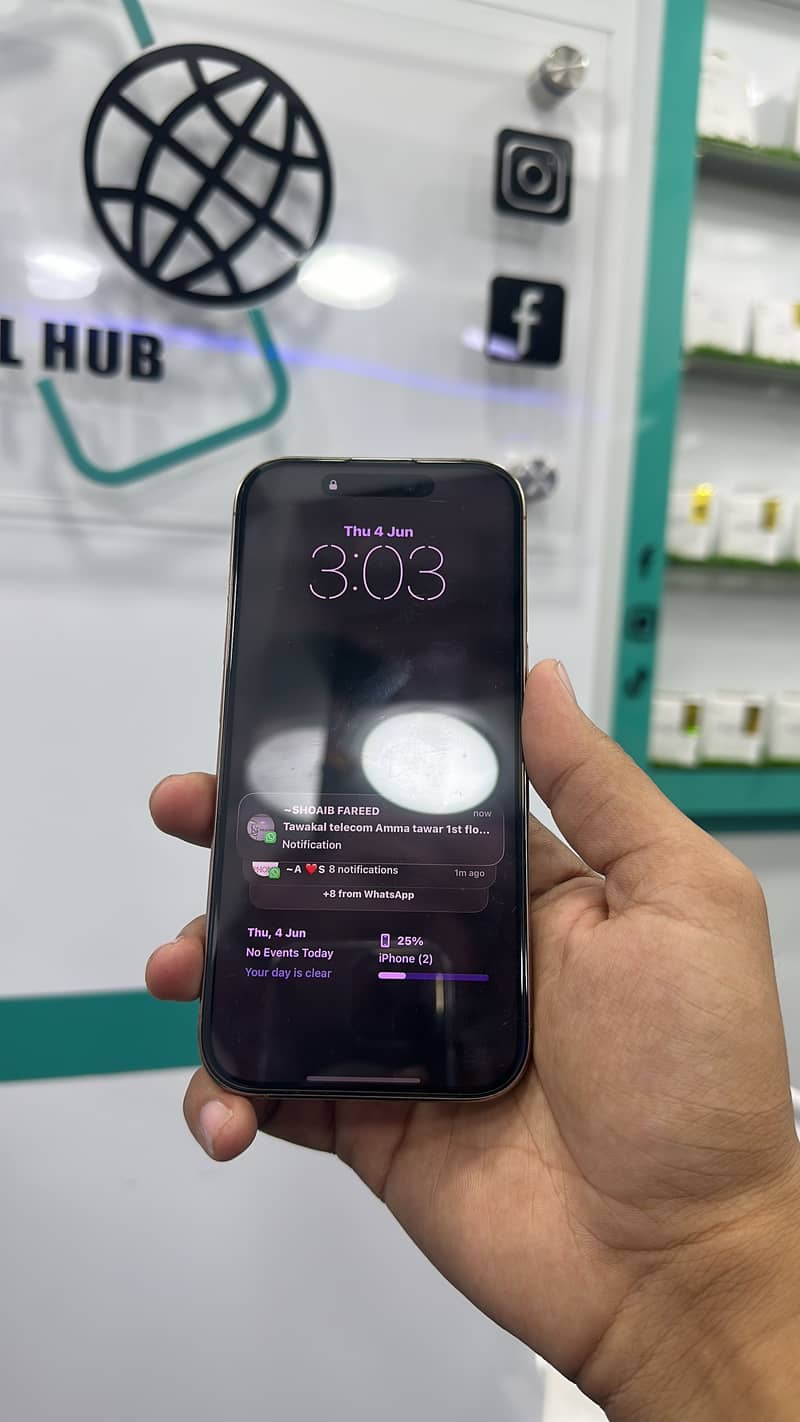 Apple iPhone 16 Pro 9