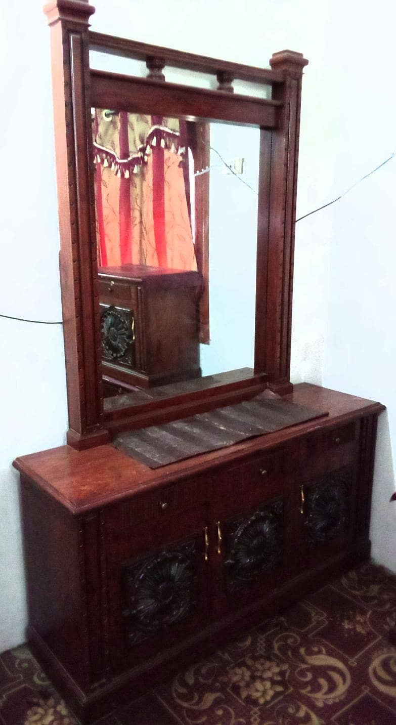 Dressing Table 0